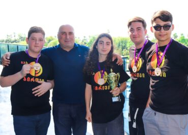 ვასო მამფორია და ბენდი “ბირთვი”