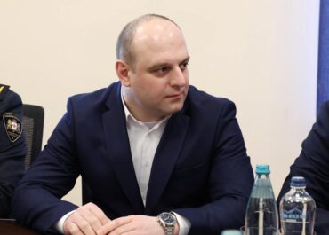 გეკა გელაძემ საპატრულო პოლიციის დეპარტამენტის სამეგრელო-ზემო სვანეთის მთავარი სამმართველოს თანამშრომლებს ახალი ხელმძღვანელი წარუდგინა