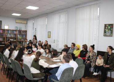 ბიბლიოთეკაში შიო მღვიმელის საიუბილეო საღამო გაიმართა