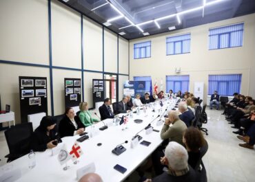 გივი მიქანაძე შოთა მესხიას ზუგდიდის სახელმწიფო უნივერსიტეტის თანამშრომლებსა და აკადემიურ პერსონალს შეხვდა