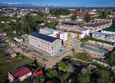 ზუგდიდის ილია ვეკუას სახელობის აფხაზეთის №11 საჯარო სკოლის მშენებლობა მიმდინარეობს