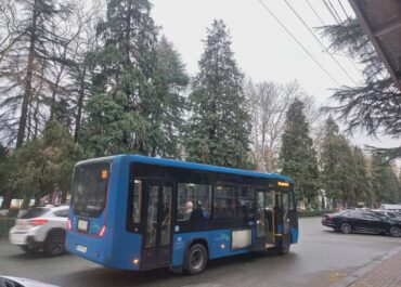 აღდგომის დღესასწაულთან დაკავშირებით, ქალაქის სასაფლაოების მიმართულებით მუნიციპალური ტრანსპორტი უფასოდ იმოძრავებს