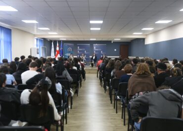 2026 წლის გამოცდებთან დაკავშირებით ზუგდიდში საინფორმაციო შეხვედრა გაიმართა